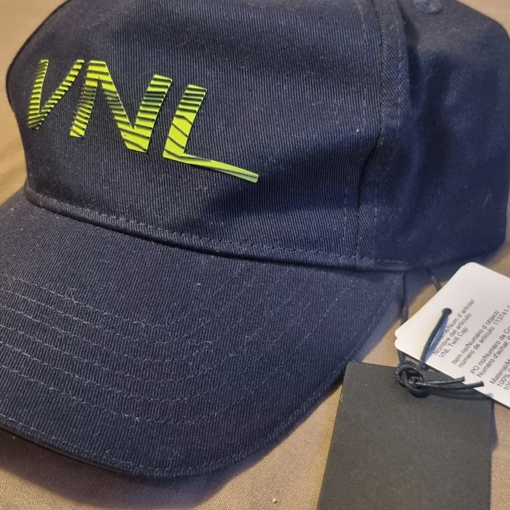 Black Cap - Picture 2 of 5